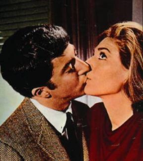 Mike Nichols. Una scena del film Il laureato interpretato da D. Hoffmann e A. Bancroft.