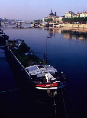 Rodano. Un tratto del fiume a Lione.De Agostini Picture Library / S. Vannini