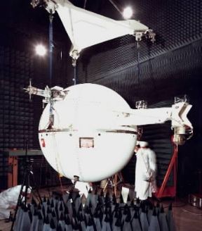 Satellite. Il Tethered Satellite System negli stabilimenti Aeritalia di Torino.Aeritalia