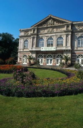 Baden-Baden. Teatro della cittÃ  con scorcio dell'antistante giardino.De Agostini Picture Library/P. Cavallero