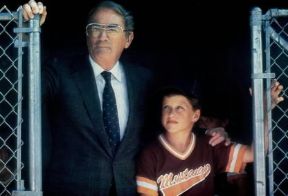 Gregory Peck interprete di La protesta del silenzio (1987) di M. Newell.De Agostini Picture Library