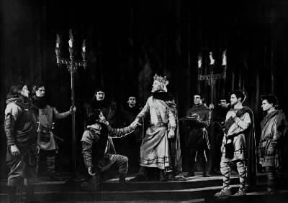 Macbeth. Laurence Olivier nel ruolo di Macbeth nel 1955 (Stratford-Upon-Avon, Shakespeare Centre Library).Stratford-Upon-Avon, Shakespeare Centre Library