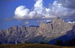 Catinaccio. Una veduta del versante occidentale del gruppo dolomitico.De Agostini Picture Library/G. Carfagna