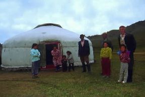 Mongolia. Famiglia di Kazachi.De Agostini Picture Library / W. Buss