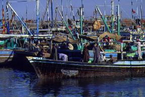 Karachi. Pescherecci attraccati nel porto.De Agostini Picture Library/W. Buss