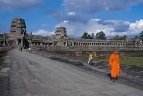 Angkor. Il viale dell'Angkor Vat.De Agostini Picture Library/C.Sappa
