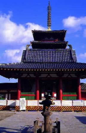 Osaka . Il tempio Shitennoji.De Agostini Picture Library/G. SioÃ«n.