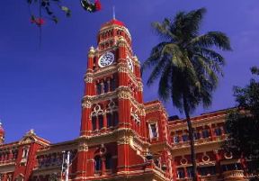 Rangoon. Scorcio dell'edificio che ospita l'Alta Corte.De Agostini Picture Library/G. Wright