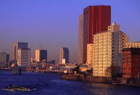 Tokyo. I moderni edifici che caratterizzano il paesaggio urbano della capitale giapponese.De Agostini Picture Library/G. SioÃ«n