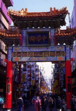 Yokohama. La porta d'ingresso al quartiere cinese.De Agostini Picture Library/G. SioÃ«n