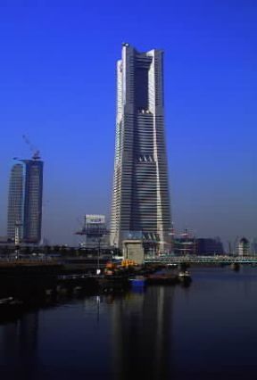 Yokohama. Uno dei modernissimi grattacieli della zona portuale.De Agostini Picture Library/G. SioÃ«n