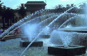 Casablanca. Piazza delle Nazioni Unite con il palazzo del Tribunale sullo sfondo.De Agostini Picture Library/C. Sappa