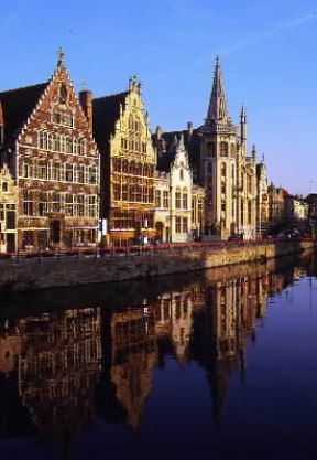 Gand. Le case delle corporazioni lungo il Quai des Herbes.De Agostini Picture Library/W. Buss