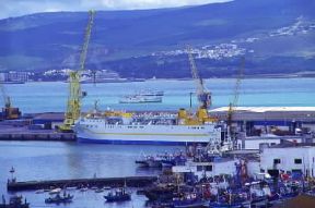 Marocco. Il porto di Tangeri, adibito soprattutto al servizio passeggeri.De Agostini Picture Library/C. Sappa
