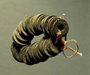 Moneta cinese forata.De Agostini Picture Library / A. Dagli Orti