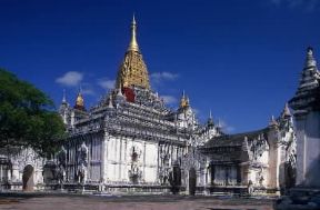 Pagan . Veduta del celebre tempio di Ananda (1091).De Agostini Picture Library/G. Wright