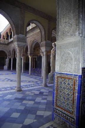 Siviglia . Particolare del chiostro della Casa de Pilatos.De Agostini Picture Library/C. Sappa