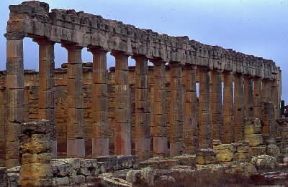 Cirene. Il foro quadrangolare detto Cesareo.De Agostini Picture Library/C. Sappa