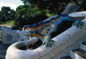 Spagna . Scorcio del parco di GÃ¼ell di A. GaudÃ­, creato fra il 1900 e il 1914 a Barcellona.De Agostini Picture Library/S. Vannini
