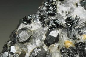 Braunite .De Agostini Picture Library/R. Appiani