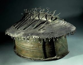 Villanoviano. Urna funeraria in bronzo a forma di casa proveniente da Vulci (Roma, Museo Nazionale di Villa Giulia).De Agostini Picture Library/G. Dagli Orti