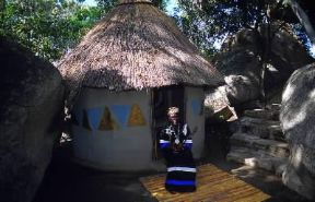 Zimbabwe. Un villaggio nei dintorni di Harare; la densitÃ  della popolazione Ã¨ piuttosto scarsa.De Agostini Picture Library/G. SioÃ«n