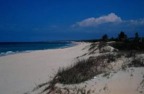 Avana. Spiaggia nei pressi di Santa Maria del Mar.De Agostini Picture Library/P. Baudry