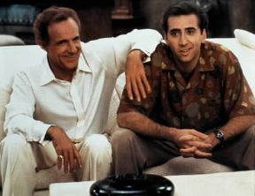 Nicolas Cage (destra) in un fotogramma di Mi gioco la moglie a Las Vegas (1992).De Agostini Picture Library/A. Dagli Orti