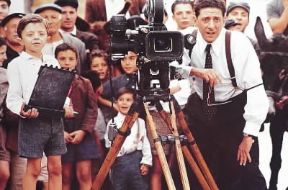 Sergio Castellitto protagonista del film L'uomo delle stelle di G. Tornatore.De Agostini Picture Library