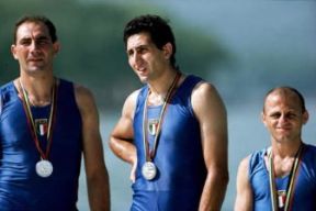 Abbagnale. I fratelli Giuseppe e Carmine Abbagnale con Peppino di Capua.Farabolafoto