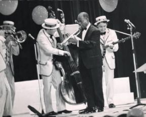 Louis Armstrong. Un'immagine di Louis Armstrong al XVIII Festival della Canzone di Sanremo nel 1968.Farabolafoto