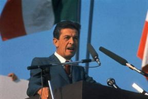 Enrico Berlinguer. Il parlamentare comunista durante un comizio.Farabolafoto