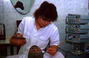 I fanghi curativi. Fangoterapia. Spesso anche i trattamenti estetici vengono effettuati facendo ricorso a sostanze naturali come i fanghi.