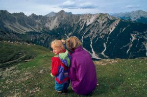 I rischi durante un viaggio. Viaggi a rischio. I tipi di rischio in cui ci capita di incorrere quando siamo in vacanza possono dipendere dall’ambiente come nel caso dell’altitudine che può creare seri problemi di adattamento al nostro organismo. 