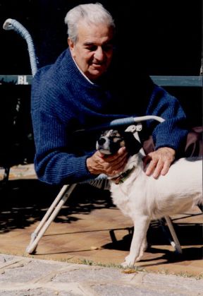 Il bisogno d'affetto degli anziani. L'età avanzata. L’affetto è ciò che guida e aiuta chi si sente meno utile, meno sicuro ed efficiente, e se tale sentimento è ciò di cui hanno bisogno le generazioni più giovani per crescere e diventare autonome, altrettanto importante è per gli anziani.