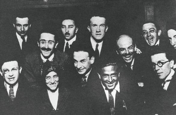 Gli artisti del Dada Man Ray fu amico di F. Picabia, M. Duchamp e del gallerista-fotografo A. Stieglitz. L'artista mise in luce la sua scelta poetica partecipando alle manifestazioni che i dadaisti organizzarono a New York, spostandosi successivamente a Parigi nel quartiere di Montparnasse.