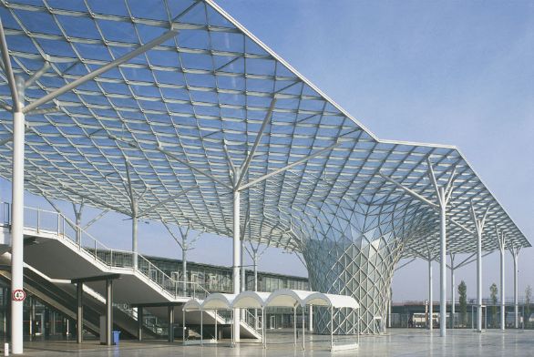 Ponte dei Mari, Polo fieristico di Milano Rho-Pero Immagine del Ponte dei Mari, percorso pedonale meccanizzato in quota del Polo fieristico di Milano Rho-Pero.
© De Agostini Picture Library.