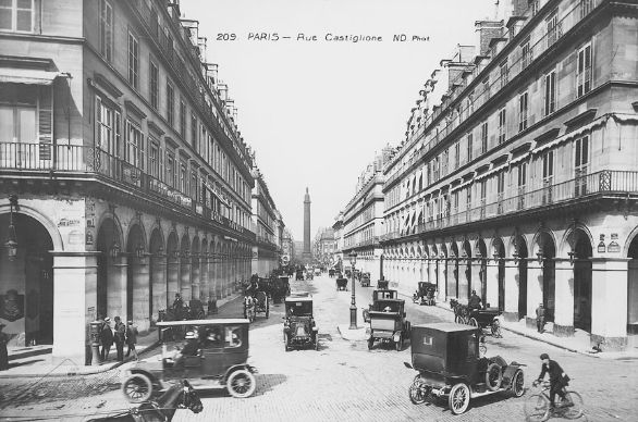 Una fotografia di Parigi agli inizi del XX secolo La giovane Aghata nel 1906 si recò a Parigi per approfondire gli studi di canto. Il suo sogno era quello di diventare una famosa cantante lirica, ma la sua limitata predisposizione al canto la costrinse a tornare in Inghilterra.