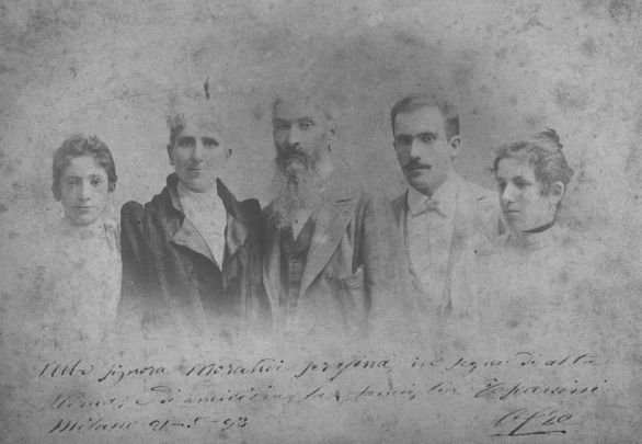 Ritratto di Arturo Toscanini e famiglia Ritratto di Arturo Toscanini (Parma 1867 - Riverdale, New York 1957), secondo da destra, con i genitori e le sorelle.
© De Agostini Picture Library.