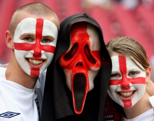 Mondiali di calcio: tifosi inglesi Inghilterra e Stati Uniti pareggiano 1-1 nella prima partita del gruppo C a Rustenburg, durante la Coppa del Mondo FIFA 2010 in Sudafrica.