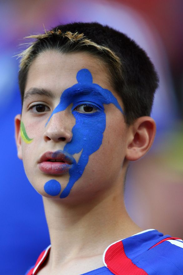 Mondiali di calcio: tifoso francese La Nazionale di calcio francese, molto seguita ed amata dai suoi tifosi, ha vinto il mondiale nel 1998.