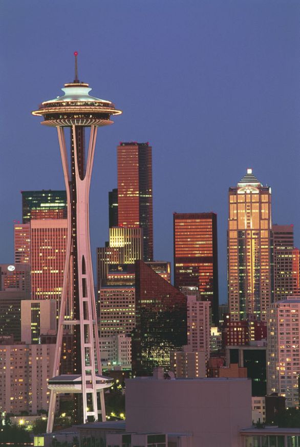 Space Needle e grattacieli nello Stato di Washington Negli Stati Uniti, Paese fortemente industrializzato e con manodopera ad alto costo, hanno sempre avuto tanto sviluppo i grattacieli in acciaio, mentre più di recente vi è stato un ritorno all'uso del cemento armato per le migliorate tecniche della prefabbricazione, che consentono un eguale procedimento industriale di cantiere.