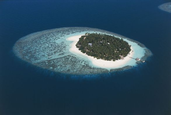 Isola di Ihuru, Maldive Veduta aerea dell'isola di Ihuru nell’atollo di Male Nord, Maldive.
© De Agostini Picture Library.