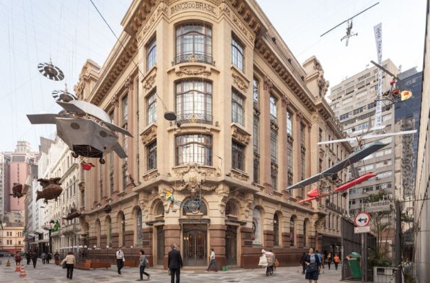 Cai-Guo-Quiang-Pesant-da-Vincis_Fairytale-installation©Cai-Studio