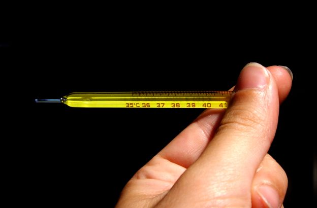 termometro-mano