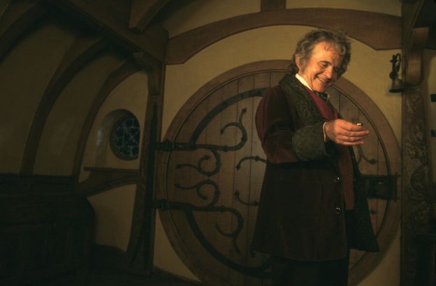 ian-holm-hobbit.jpeg