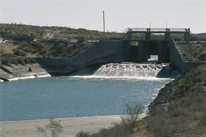Diga nei dintorni di Khiva Diga nei dintorni di Khiva, in Uzbekistan.
© De Agostini Picture Library.