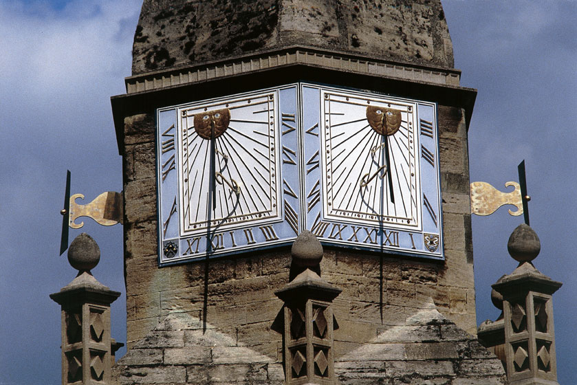 Meridiana sulla torre del Caius College Meridiana sulla torre del Caius College, Cambridge, Inghilterra.
© De Agostini Picture Library.