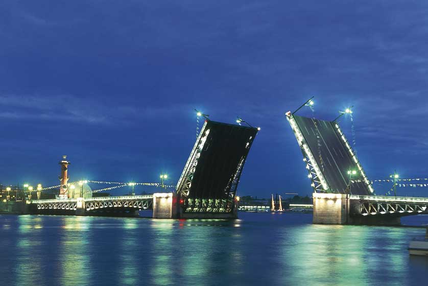 Centro monumentale, San Pietroburgo Centro monumentale (Patrimonio dell'Umanità UNESCO 1990). L'apertura del ponte del Palazzo (Dvorcovyj most; 1916) sul fiume Neva a San Pietroburgo.
De Agostini Picture Library