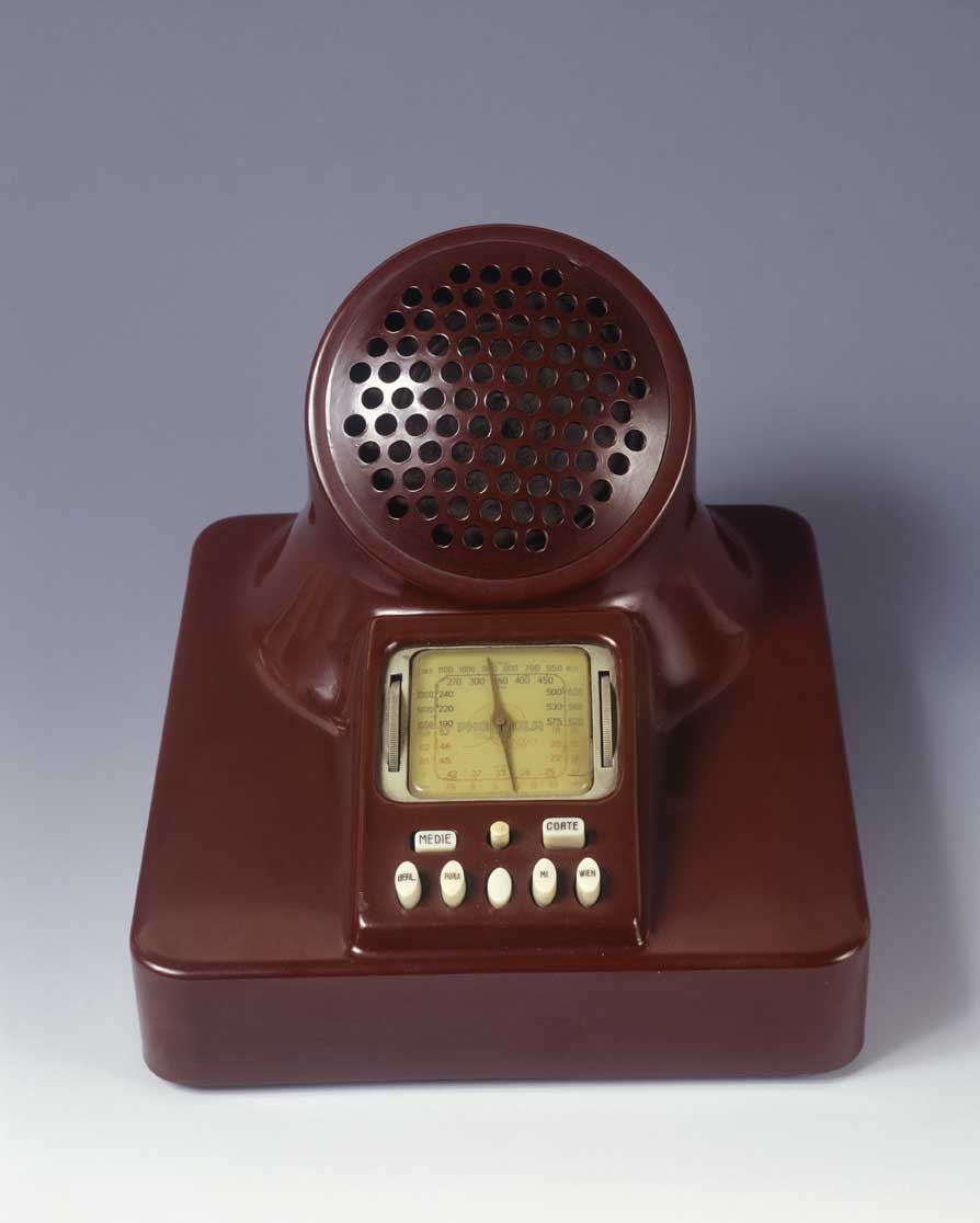 Radio Phonola Radio Phonola Modello 547, designer Luigi Caccia Dominioni, Livio e Pier Giacomo Castiglioni, 1940.
De Agostini Picture Library